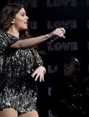 Hailee Steinfeld Performing at Radio City Music Hall in NYC