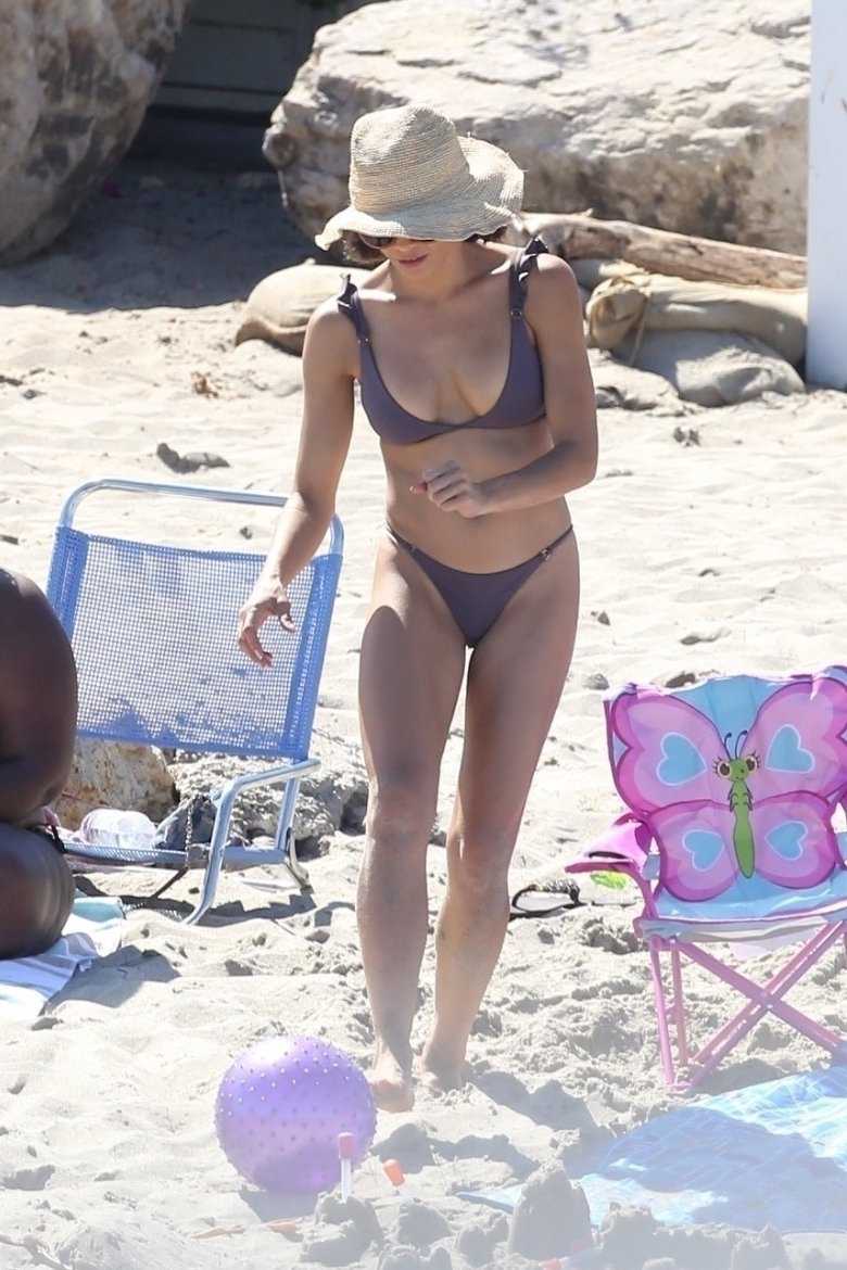 Jenna-Dewan-Tatum-in-Bikini-778