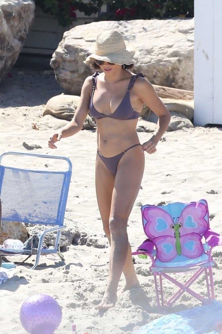 Jenna-Dewan-Tatum-in-Bikini-779