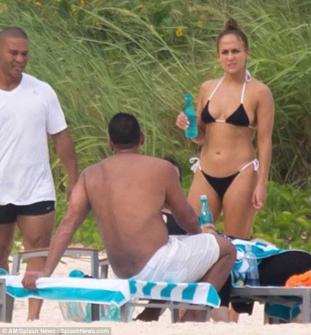 Jennifer-Lopez-Booty-856