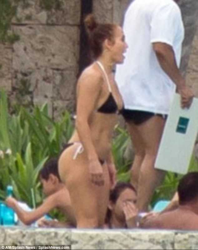 Jennifer-Lopez-Booty-857