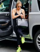 Jennifer-Lopez-Booty-in-Black-Tights-952