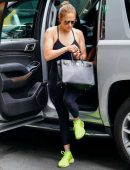 Jennifer-Lopez-Booty-in-Black-Tights-953