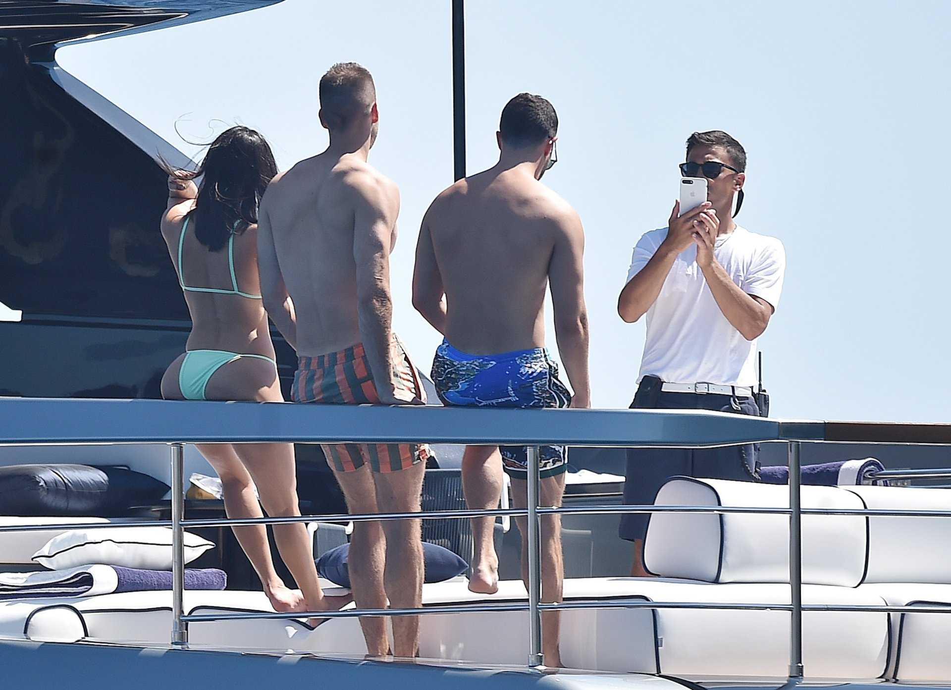 Kourtney-Kardashian-10