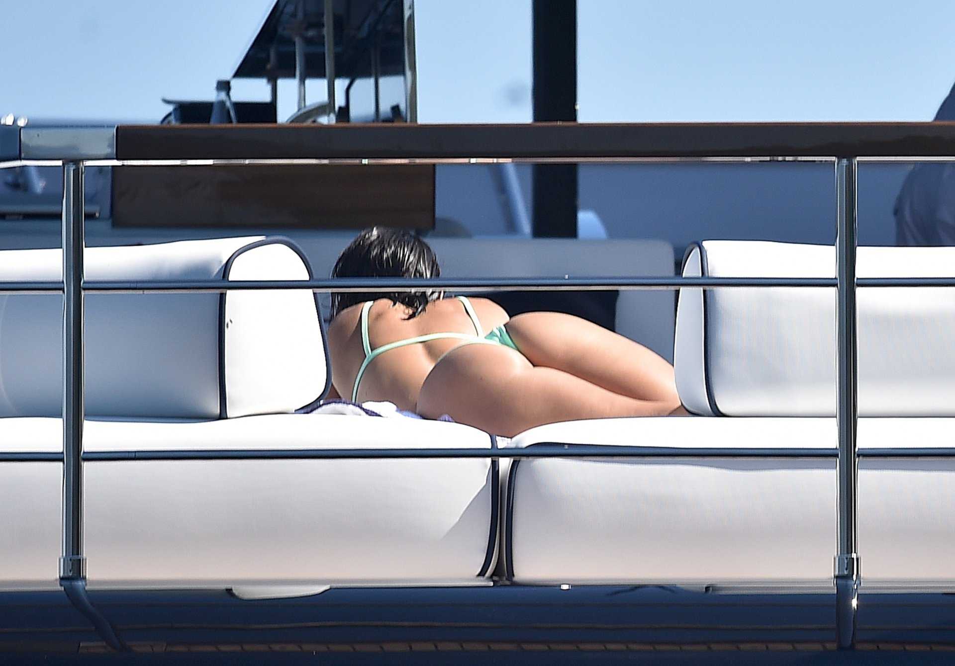 Kourtney-Kardashian-16