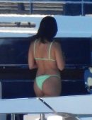 Kourtney-Kardashian-19