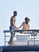 Kourtney-Kardashian-20