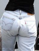 Kourtney Kardashian Arriving at a Studio in Woodland Hills