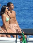 Kourtney-Kardashian-9