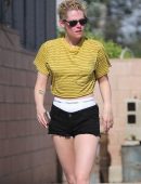 Kristen Stewart Outside a Spa in Los Angeles
