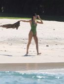 Kendall-Jenner-Ass-in-Swimsuit-in-Mexico-508