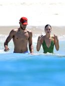Kendall-Jenner-Ass-in-Swimsuit-in-Mexico-512