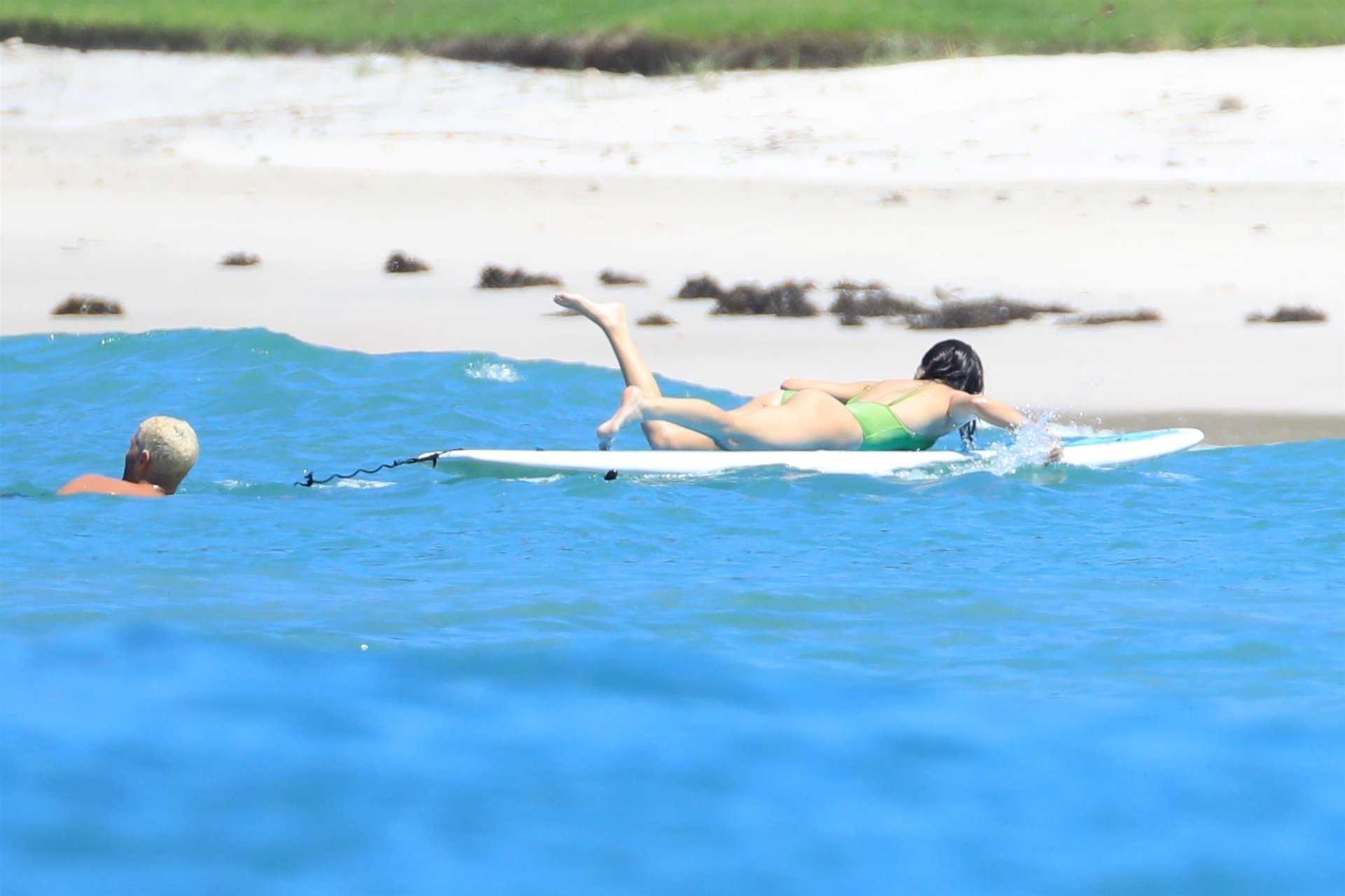 Kendall-Jenner-Ass-in-Swimsuit-in-Mexico-522
