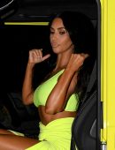 Kim-Kardashian-Upskirt-608