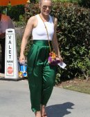 Kristen Bell Outside InStyle's "Day of Indulgence" Party in Brentwood