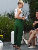 Kristen Bell Outside InStyle's "Day of Indulgence" Party in Brentwood