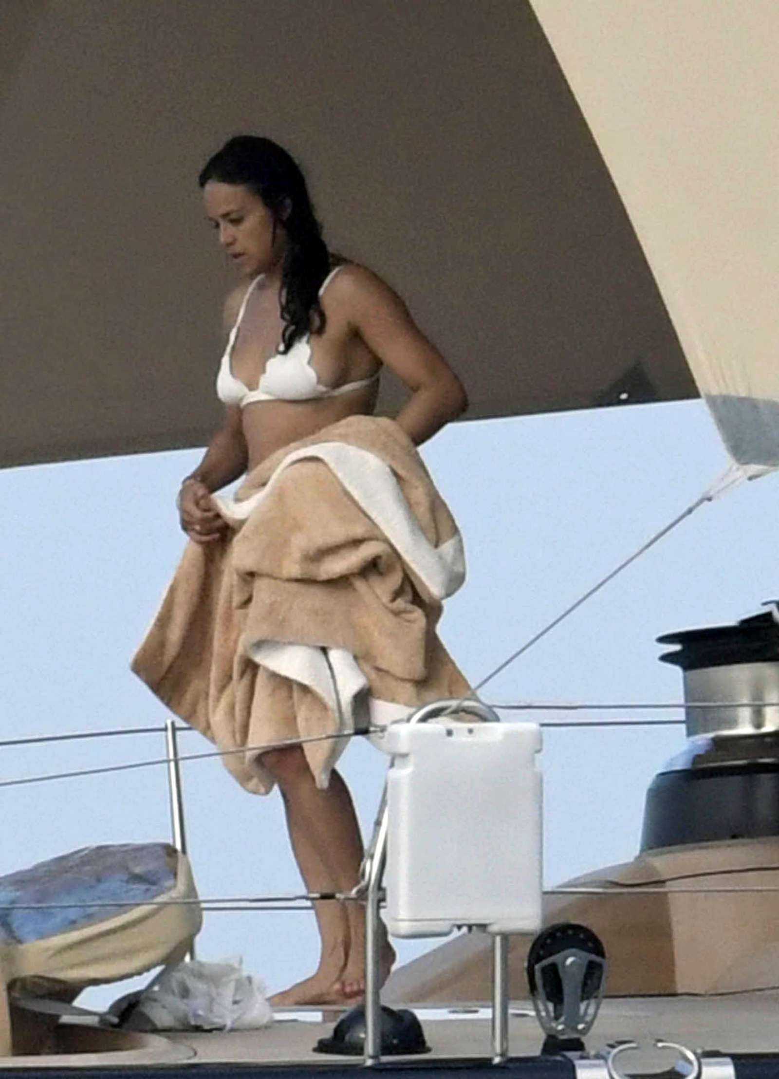 Michelle-Rodriguez-in-White-Bikini-327