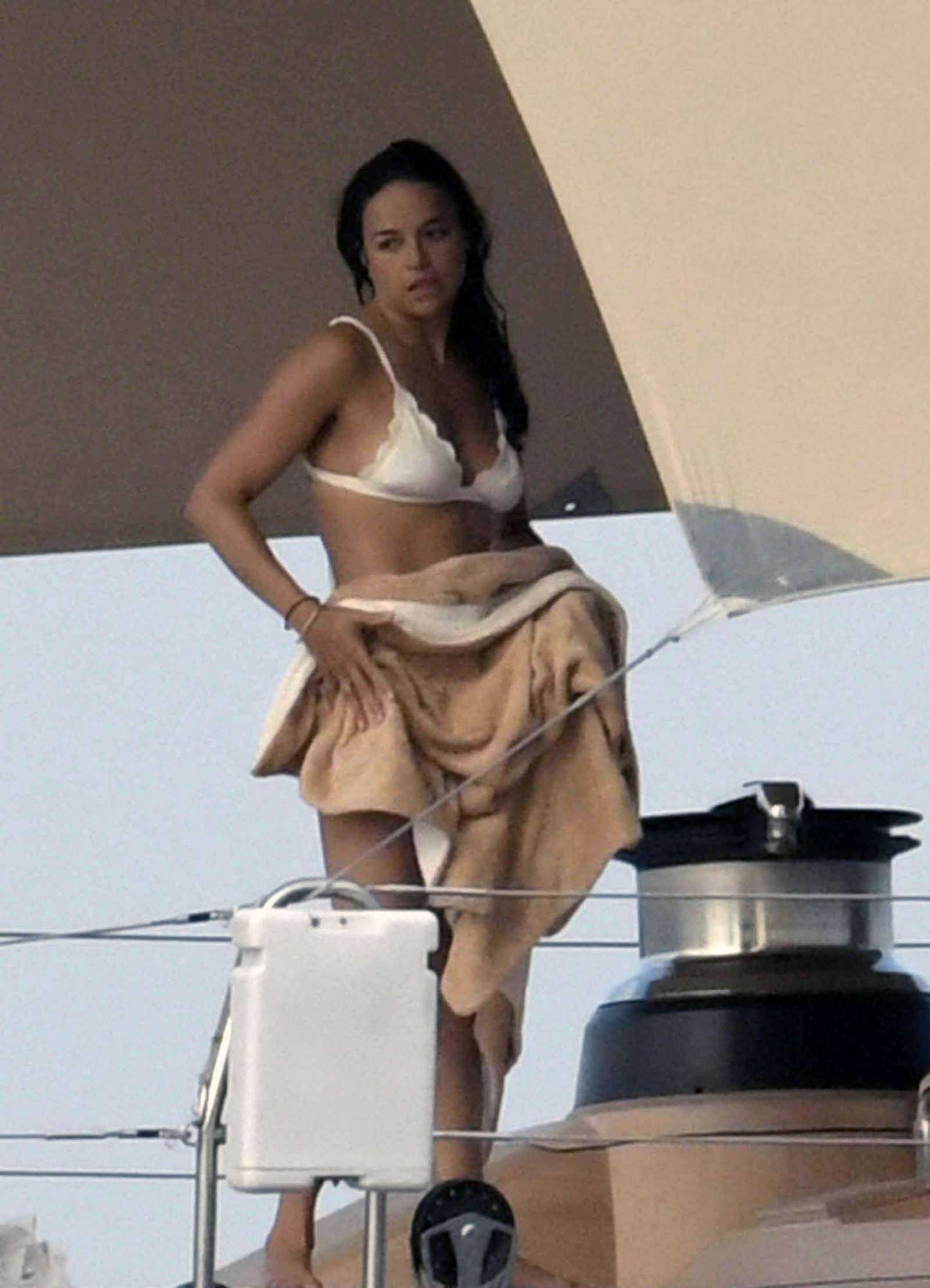 Michelle-Rodriguez-in-White-Bikini-342