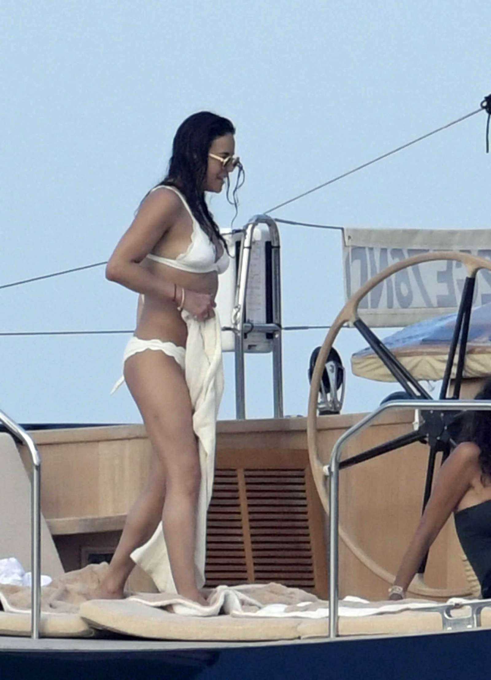 Michelle-Rodriguez-in-White-Bikini-347