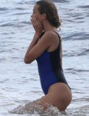 Petra Nemcova Booty in Swimsuit at the Beach in Cancun