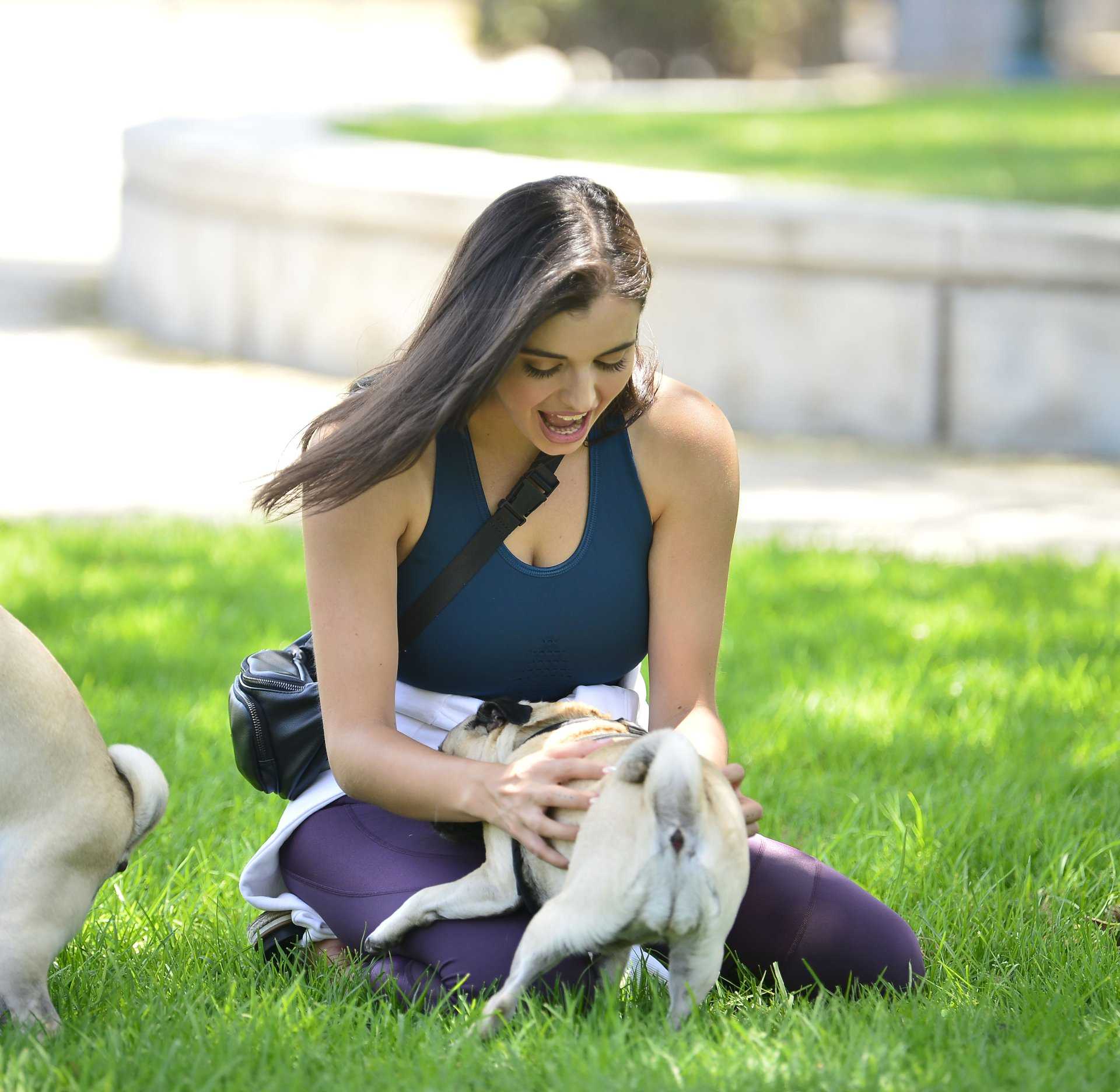 Rebecca-Black-Practicing-Yoga-15
