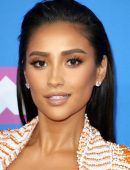 Shay-Mitchell-at-2018-MTV-Video-Music-Awards-15