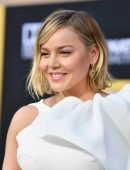 Abbie Cornish at the Premiere of "A Star Is Born" in Los Angeles