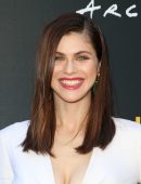 Alexandra-Daddario-703