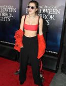 Bella-Thorne-at-Halloween-Horror-Nights-2018-6