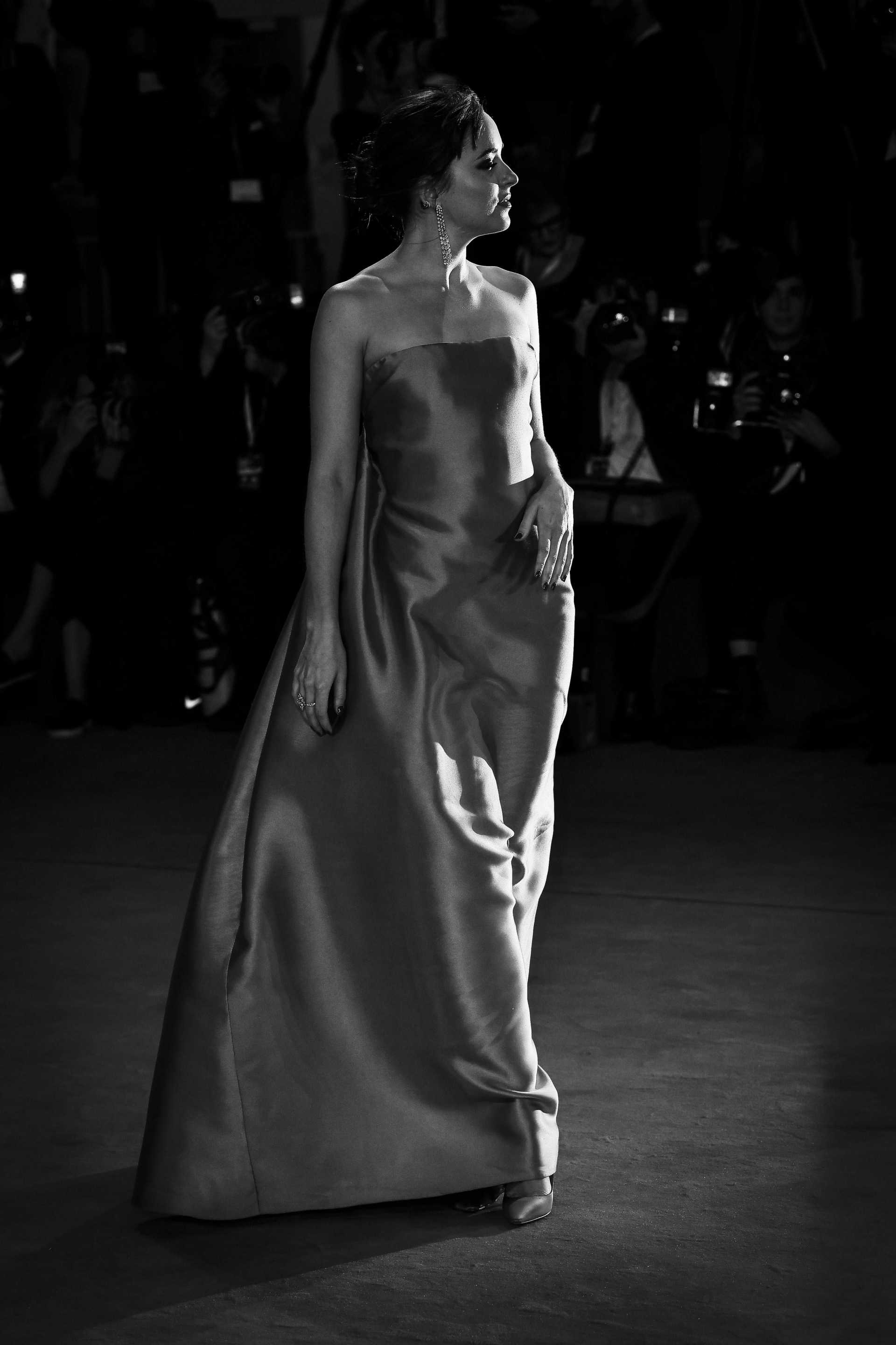 Dakota-Johnson-at-the-Premiere-of-Suspiria-83