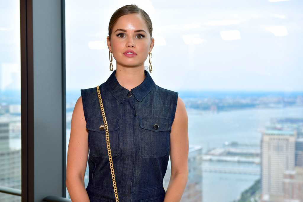 Debby-Ryan-at-Longchamp-Fashion-Show-in-NYC-3