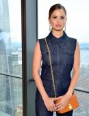 Debby-Ryan-at-Longchamp-Fashion-Show-in-NYC-6