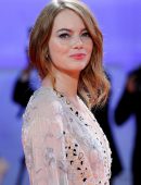 Emma-Stone-Booty-4