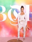 Gigi-Hadid-and-Bella-Hadid-304