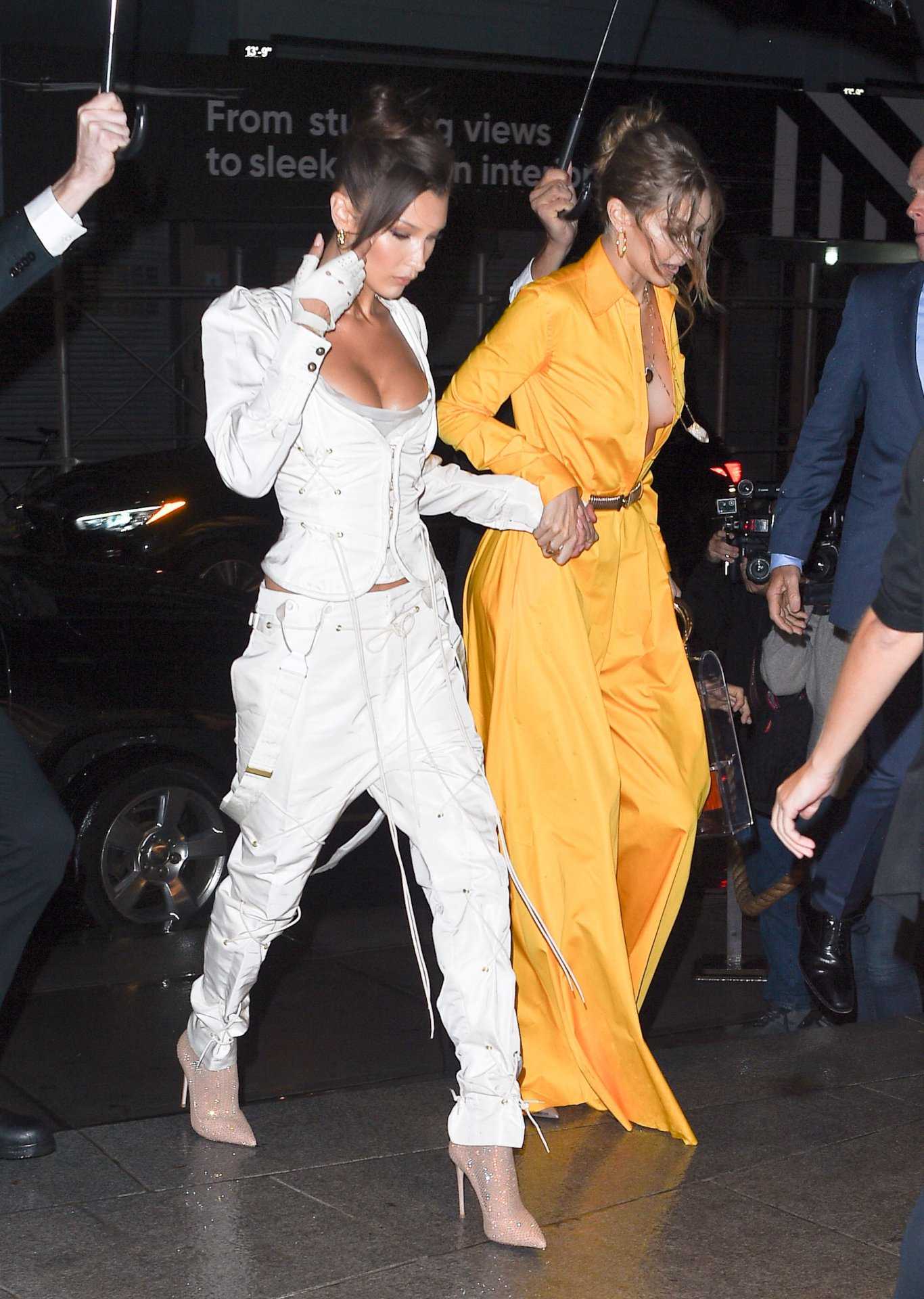 Gigi-Hadid-and-Bella-Hadid-309
