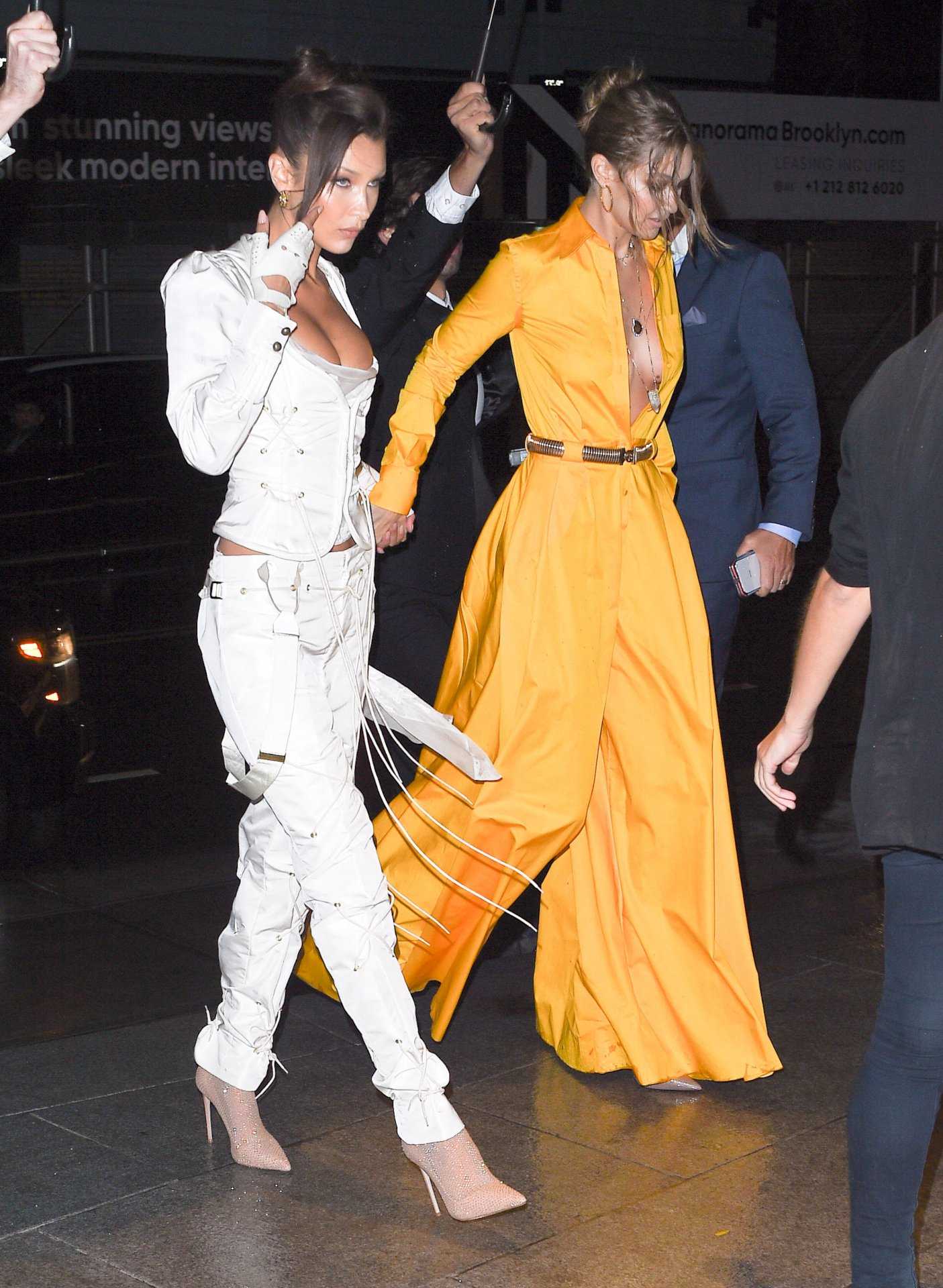 Gigi-Hadid-and-Bella-Hadid-310