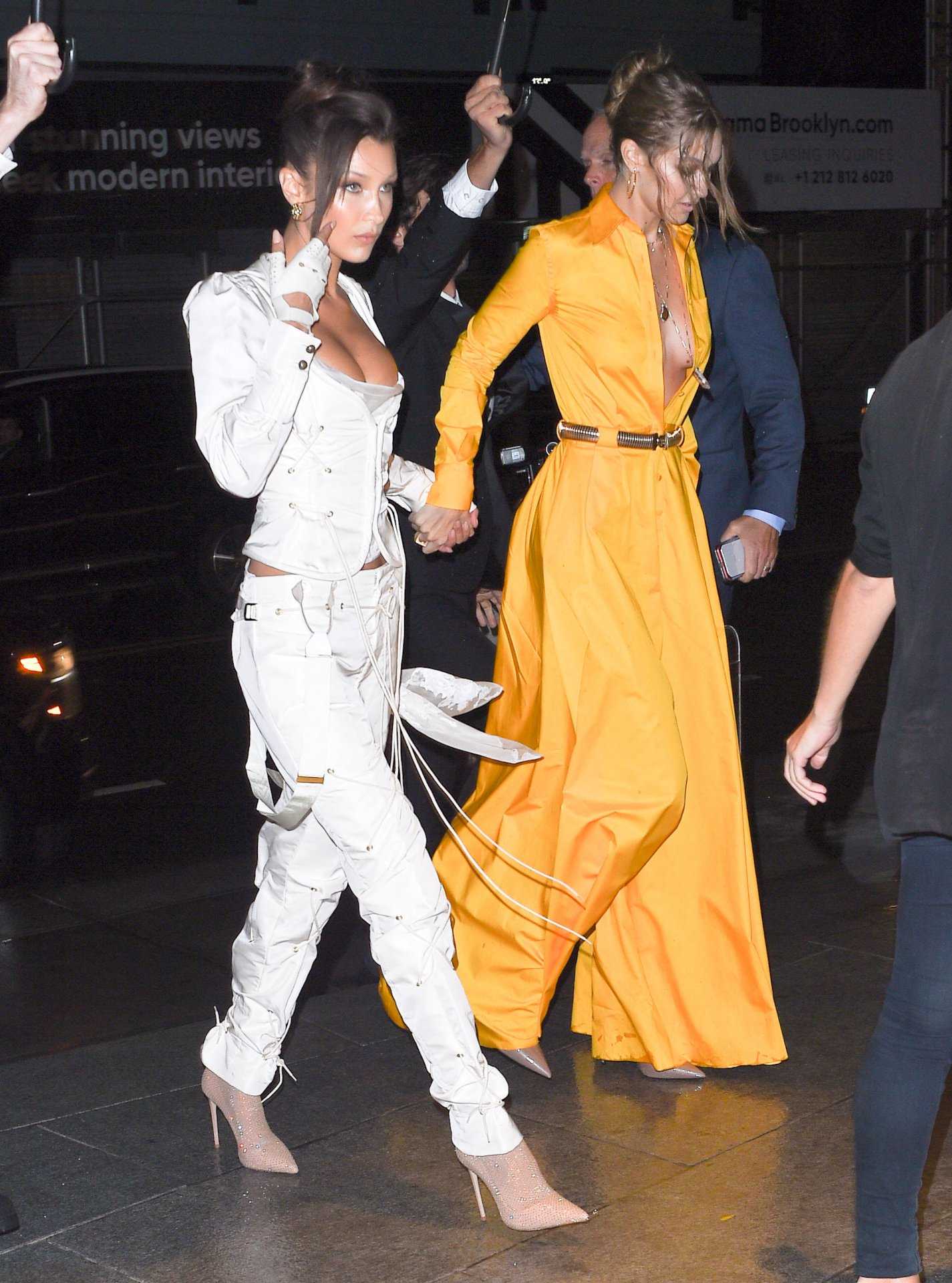 Gigi-Hadid-and-Bella-Hadid-311