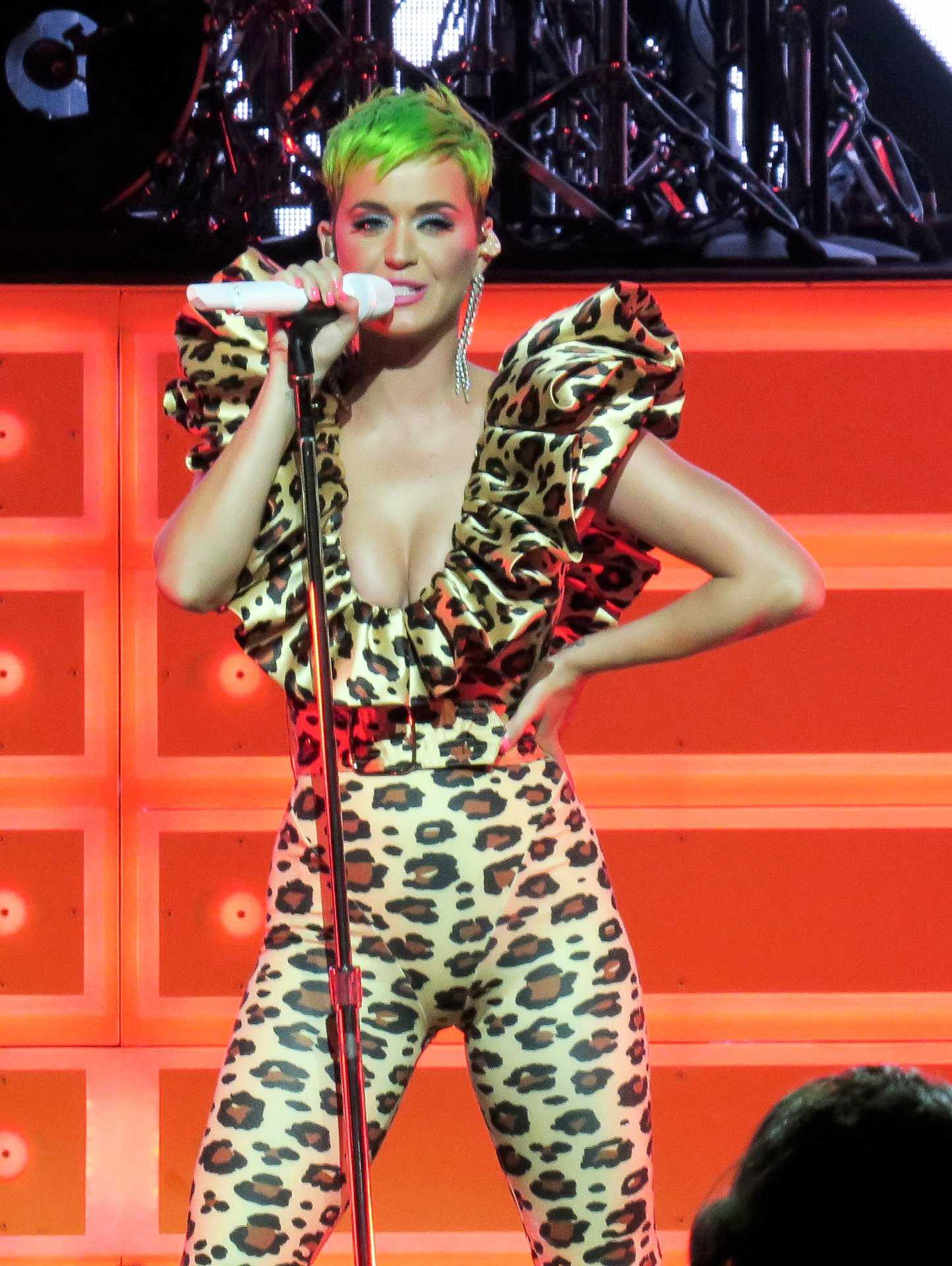 Katy Perry Performing Live at Citibank Cardholders in Los Angeles