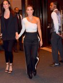 Kourtney Kardashian with Friends for Dinner Out in NYC
