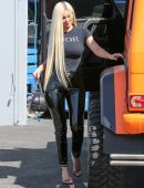 Kylie-Jenner-305