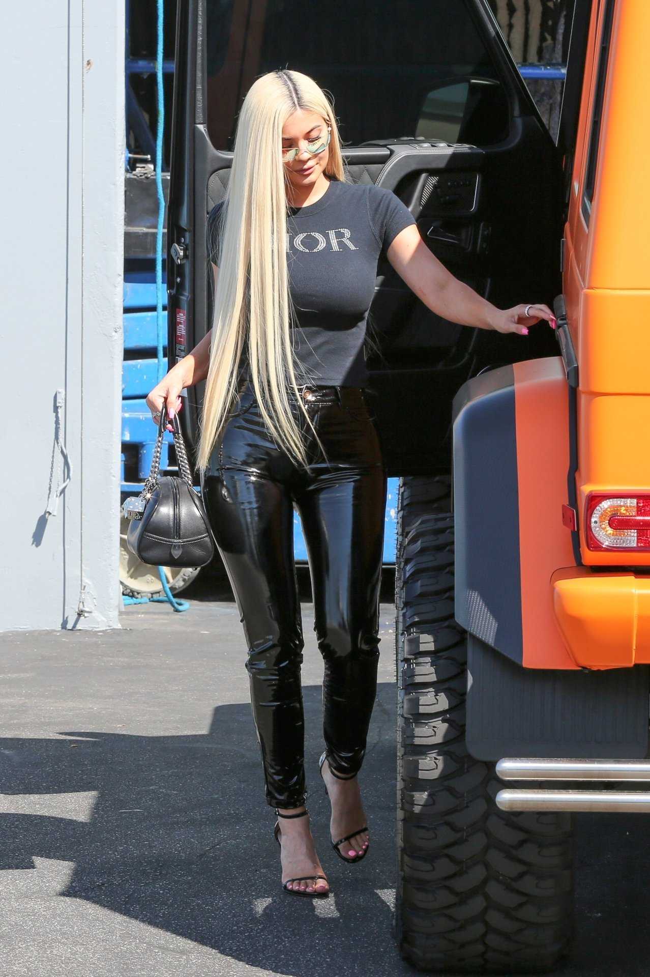 Kylie-Jenner-305