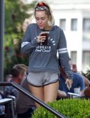 Miley-Cyrus-Leggy-in-Shorts-in-Nashville-2