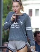 Miley-Cyrus-Leggy-in-Shorts-in-Nashville-7
