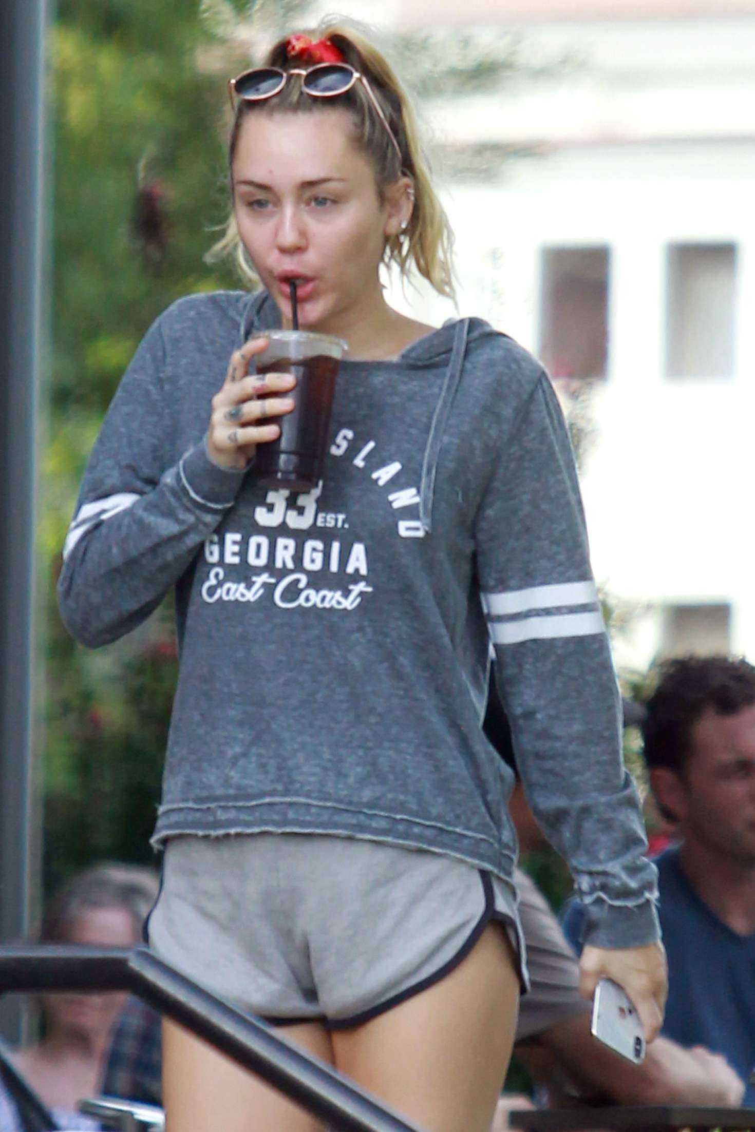 Miley-Cyrus-Leggy-in-Shorts-in-Nashville-7