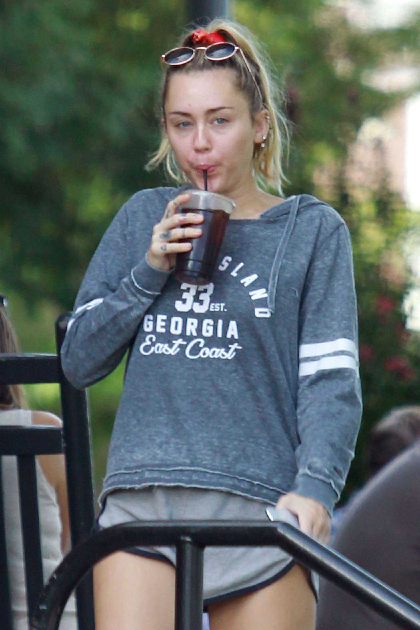 Miley-Cyrus-Leggy-in-Shorts-in-Nashville-9