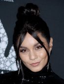 Vanessa-Hudgens-Leggy-5