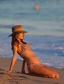 Alessandra Ambrosio Playing on the Beach in Santa Monica