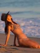 Alessandra Ambrosio Playing on the Beach in Santa Monica