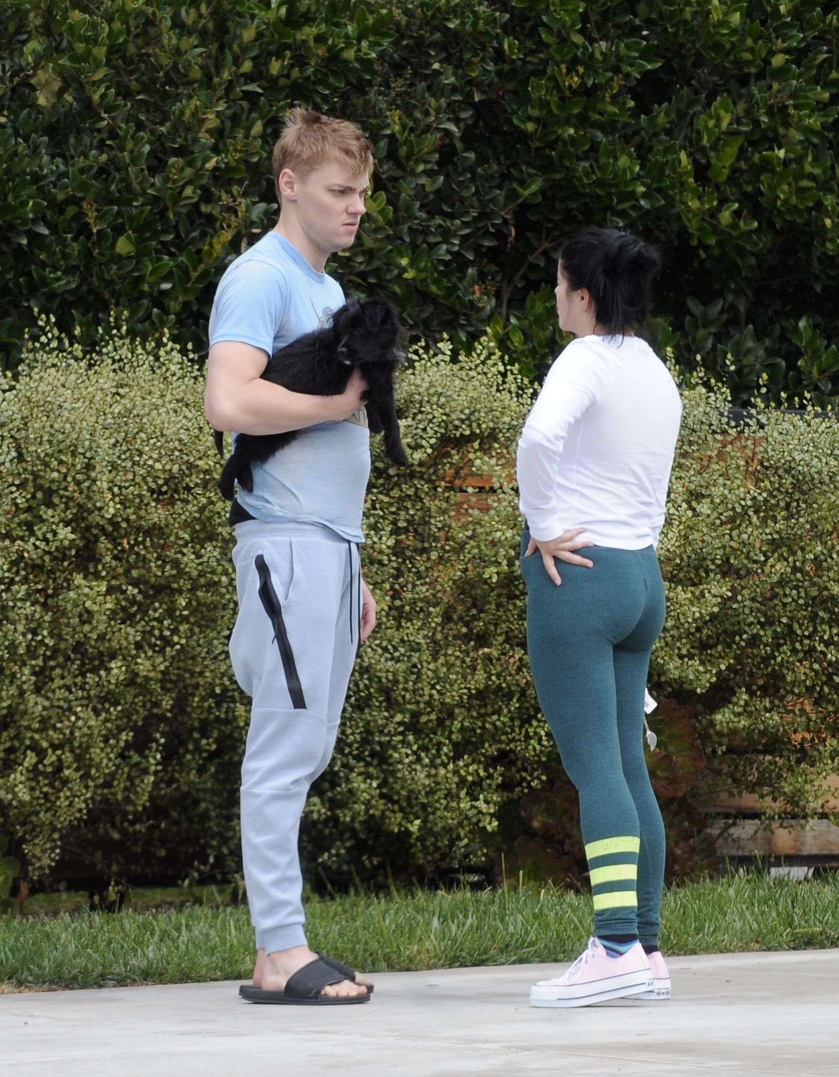 Ariel Winter Booty, Out With Her Boyfriend and Dog in Los Angeles