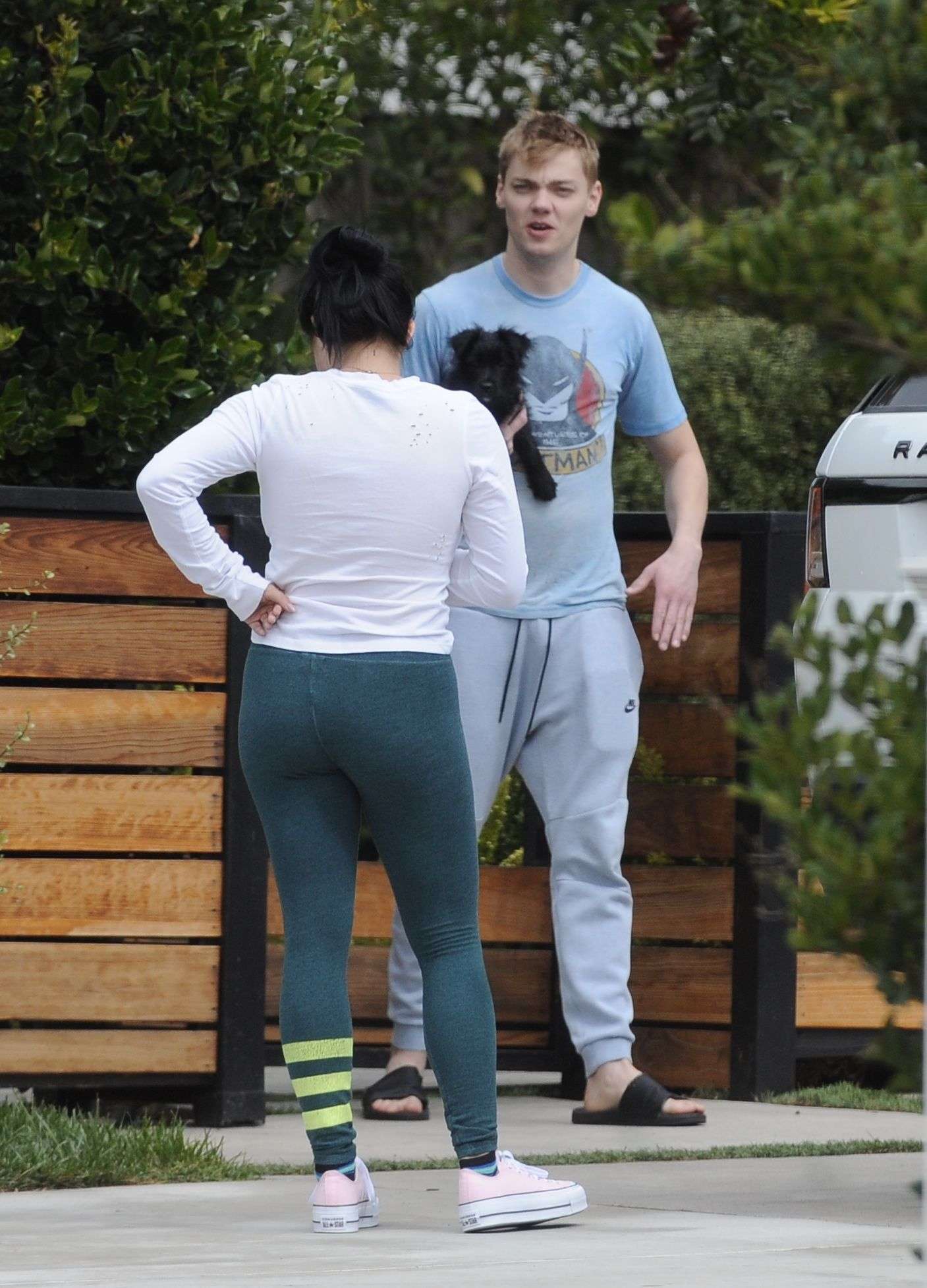 Ariel Winter Booty, Out With Her Boyfriend and Dog in Los Angeles
